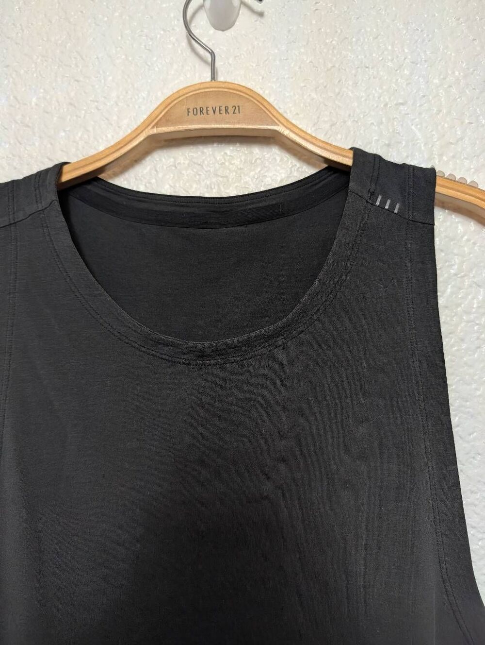 Lululemon tank top for men - Picture 2 of 5